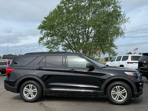 Used 2020 Ford Explorer XLT w/ Equipment Group 202A AWD/4WD image 37