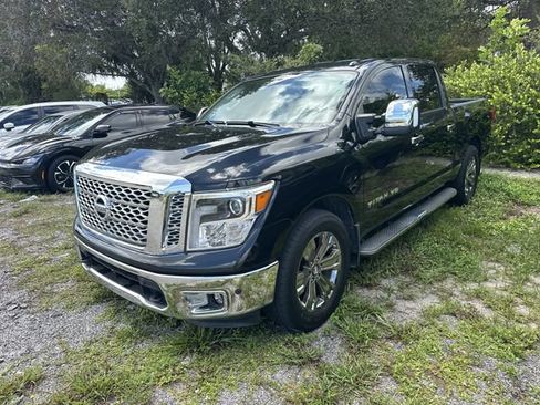 Used 2018 Nissan Titan SL w/ Chrome Package RWD image 3