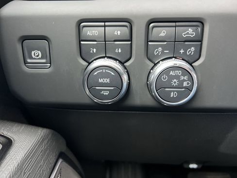 Certified 2025 GMC Sierra 1500 AT4X image 18