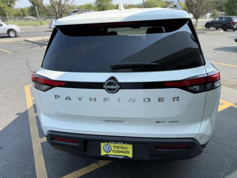 Used 2022 Nissan Pathfinder SV image 6