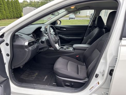 Used 2025 Nissan Altima 2.5 SV FWD image 13