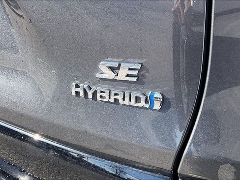 Used 2022 Toyota RAV4 SE image 10