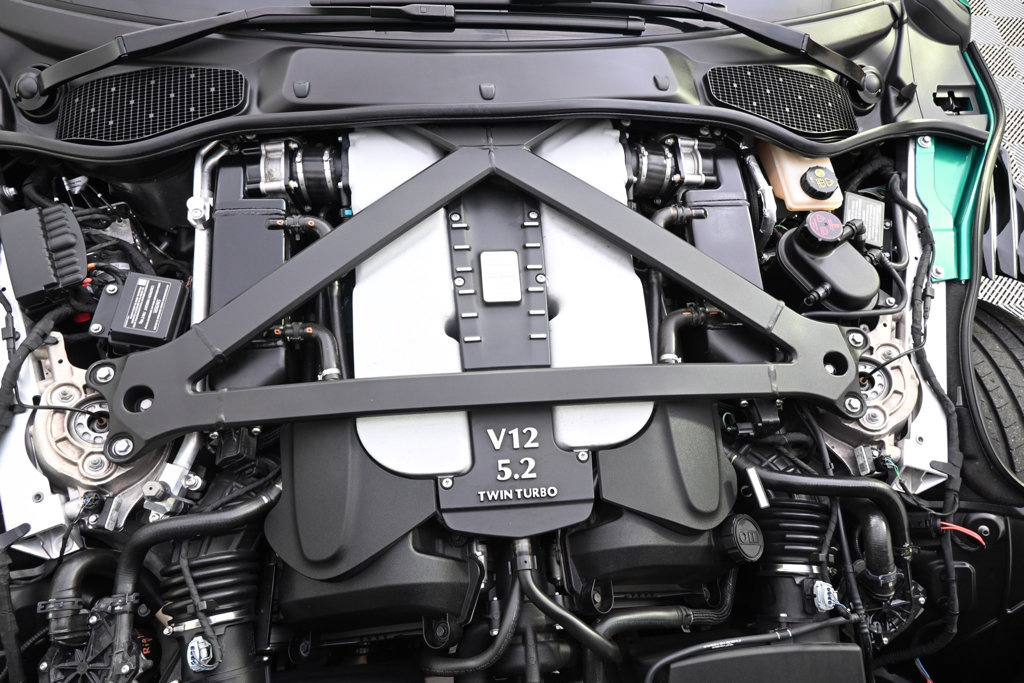 Used 2023 Aston Martin DBS Coupe RWD image 25