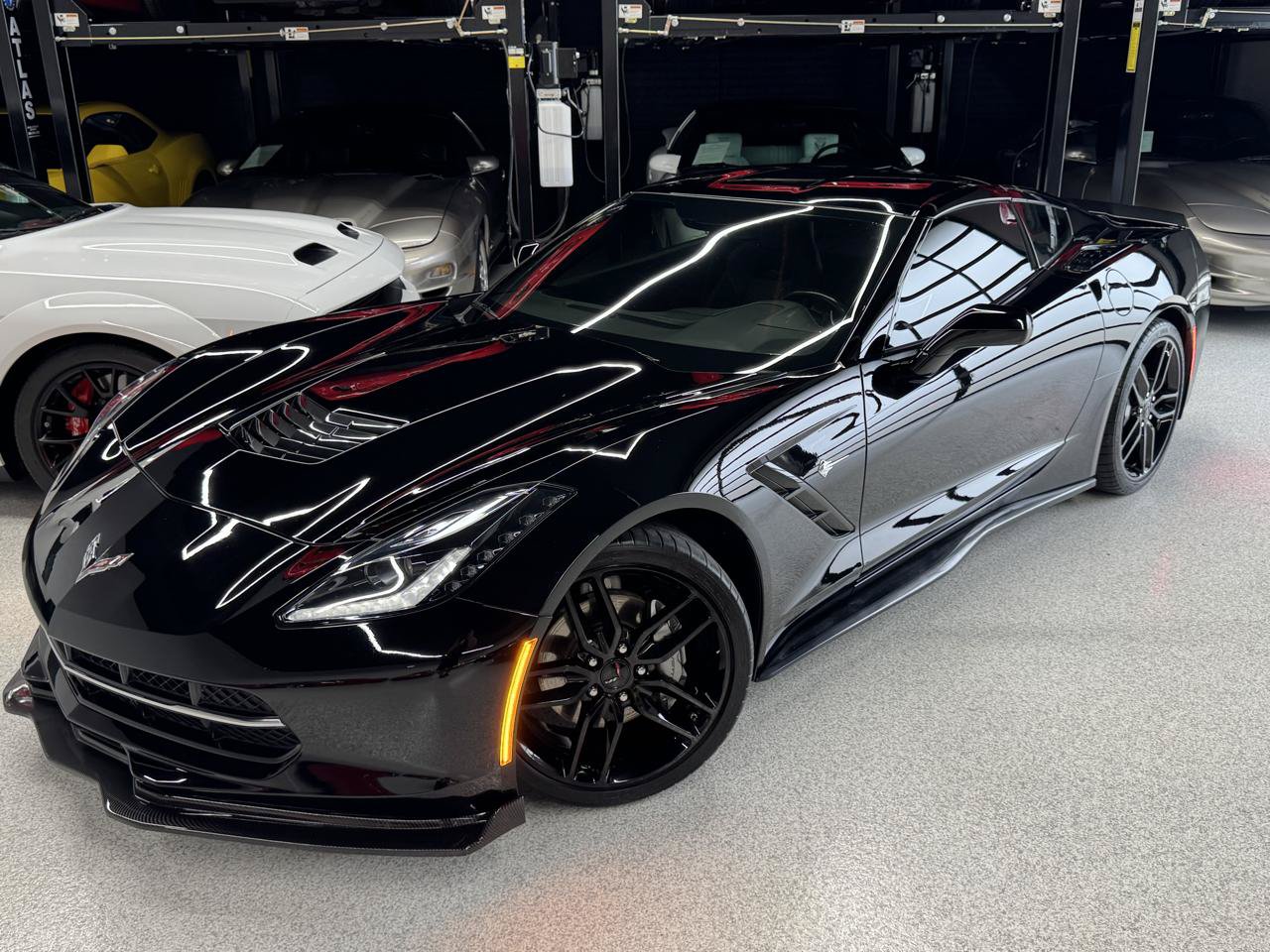 Used 2019 Chevrolet Corvette Stingray Coupe w/ 1LT RWD image 2