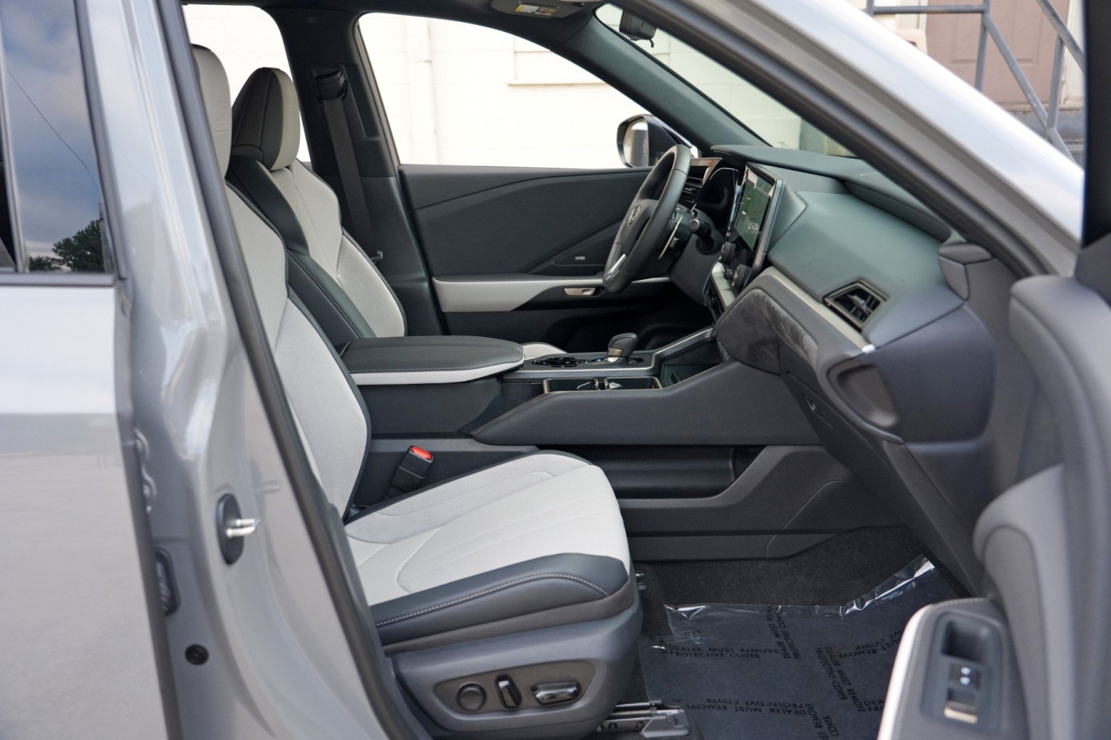 Used 2025 Lexus TX 500h AWD image 16
