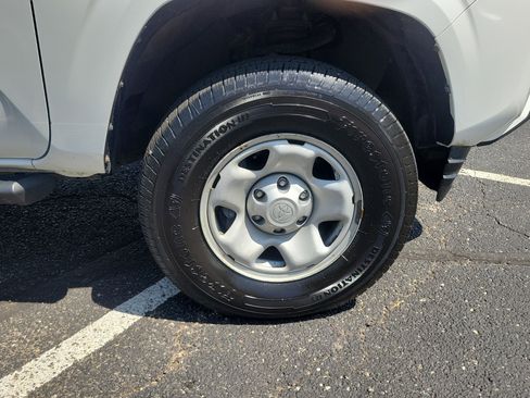 Used 2021 Toyota Tacoma SR AWD/4WD image 6