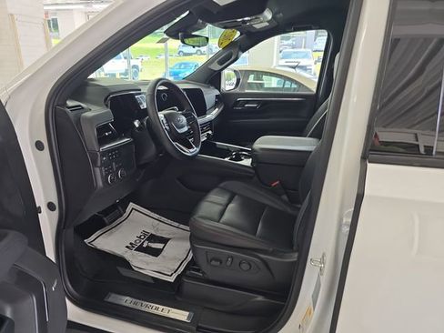Used 2025 Chevrolet Tahoe RST w/ RST Performance Edition AWD/4WD image 13