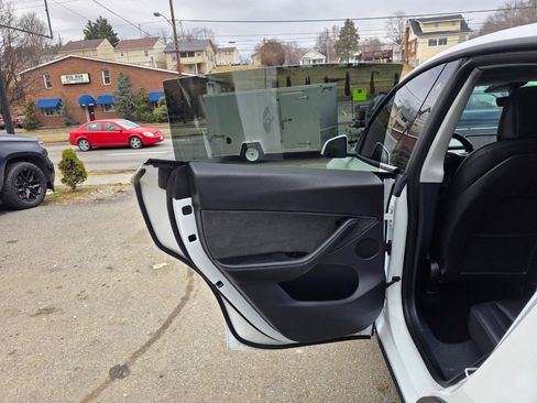 Used 2020 Tesla Model Y Long Range image 12