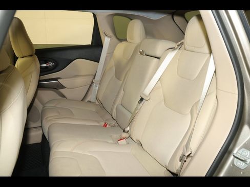 Used 2020 Jeep Cherokee Latitude w/ Cold Weather Group image 26