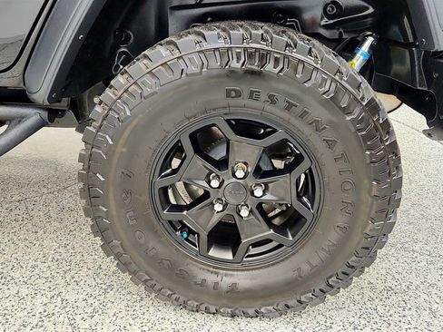 Used 2023 Jeep Wrangler Unlimited w/ Cold Weather Group AWD/4WD image 10