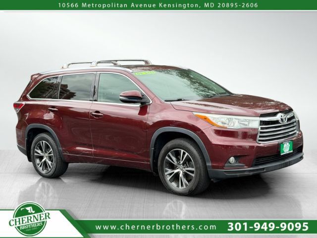 Used 2016 Toyota Highlander XLE AWD/4WD image 1