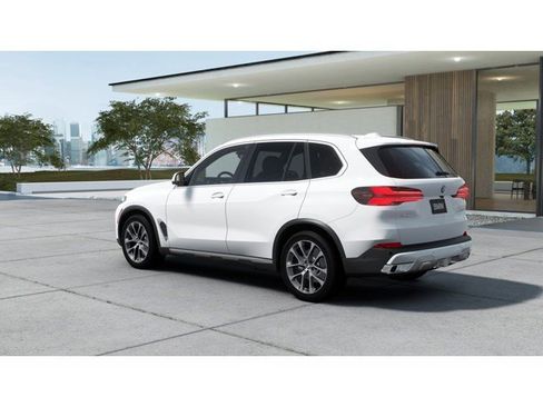New 2026 BMW X5 sDrive40i w/ Premium Package image 2