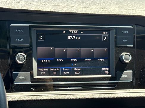 Certified 2023 Volkswagen Jetta SE w/ Panoramic Sunroof Package FWD image 19