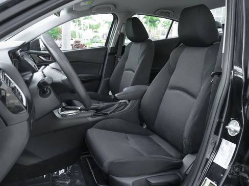 Used 2014 MAZDA MAZDA3 i Sport image 6