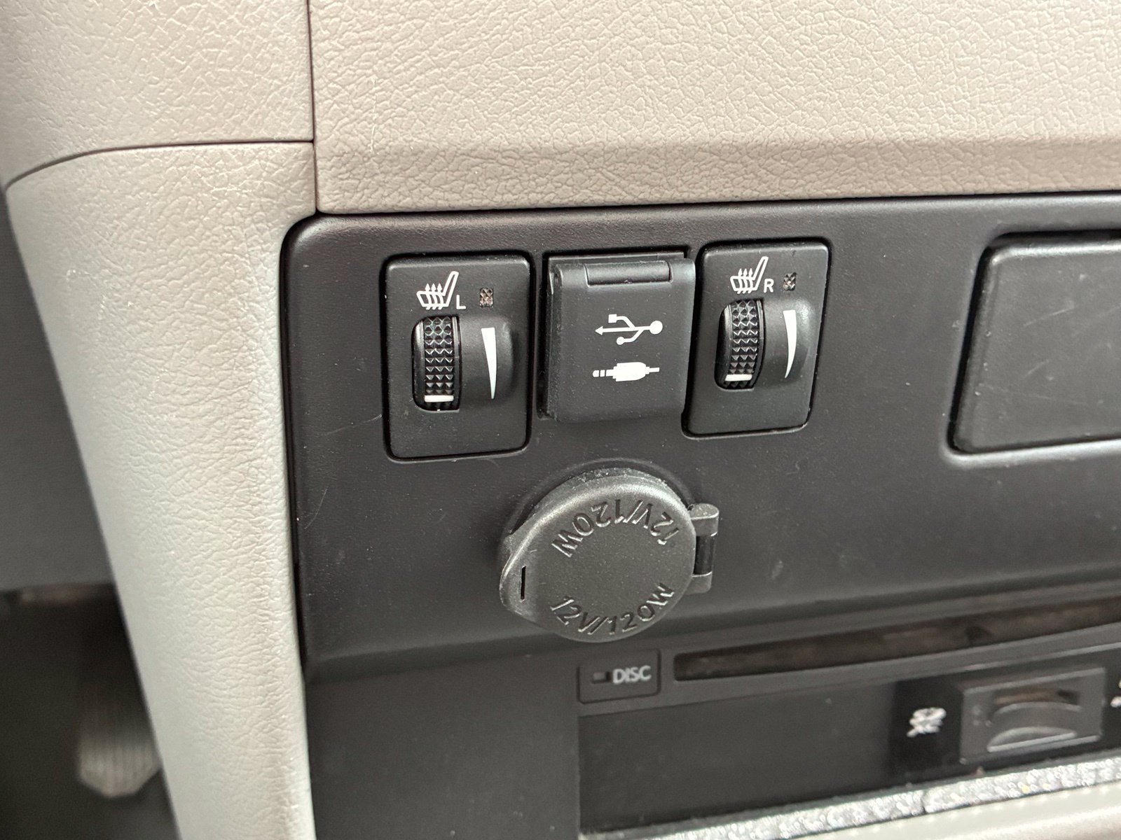 Used 2020 Toyota Sienna XLE Premium FWD image 25