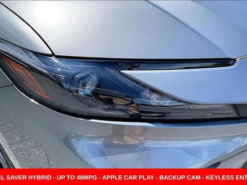 Used 2025 Toyota Camry SE FWD image 30