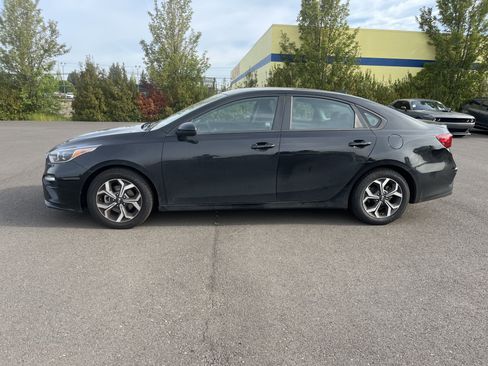 Used 2020 Kia Forte LXS FWD image 2