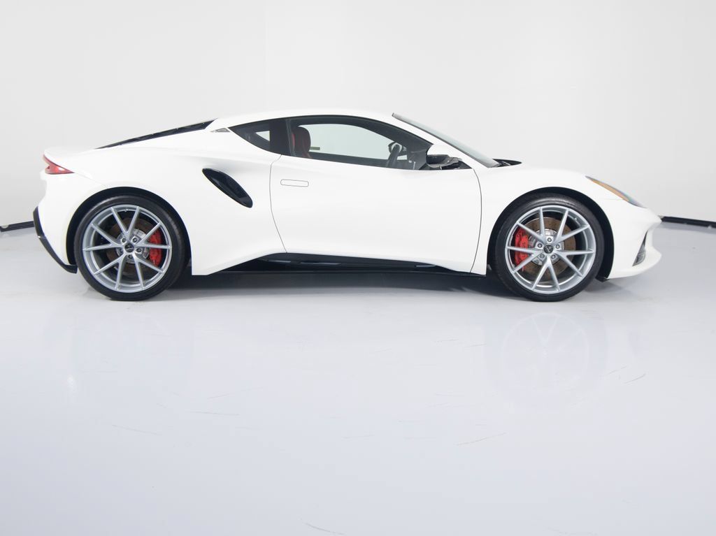 Used 2025 Lotus Emira RWD image 4