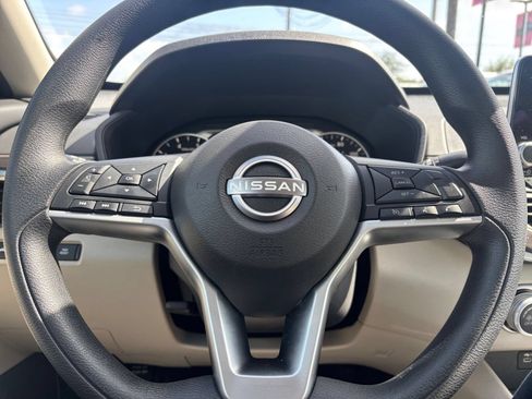 Used 2025 Nissan Altima 2.5 SV FWD image 28