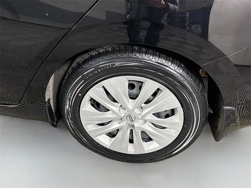 Certified 2025 Nissan Sentra S image 32