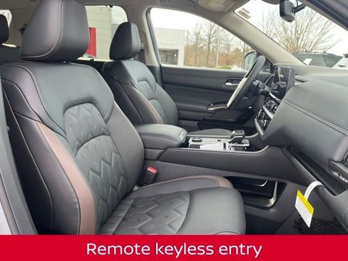 New 2026 Nissan Pathfinder Platinum image 11