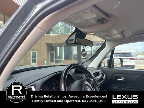 Used 2018 Jeep Renegade Latitude image 6