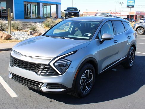 Used 2024 Kia Sportage LX image 4