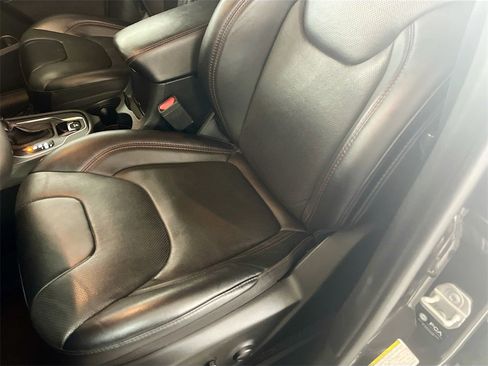 Used 2022 Jeep Cherokee Trailhawk w/ Premium Leather Package image 18