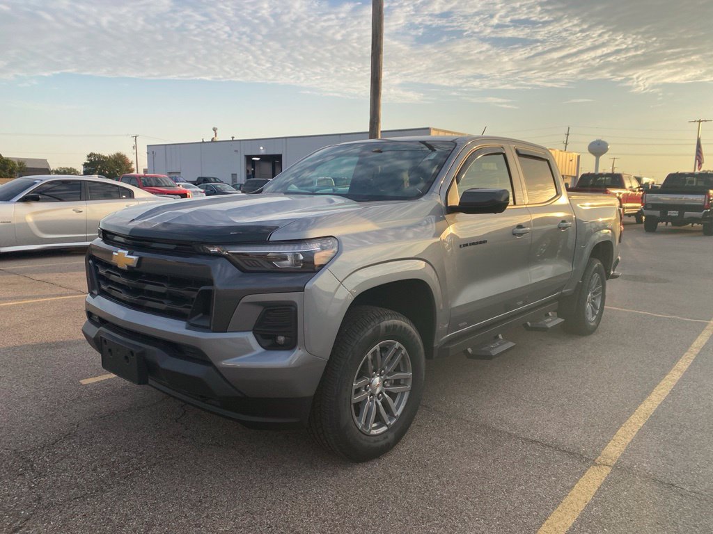 Used 2025 Chevrolet Colorado LT w/ LT Convenience Package AWD/4WD image 18