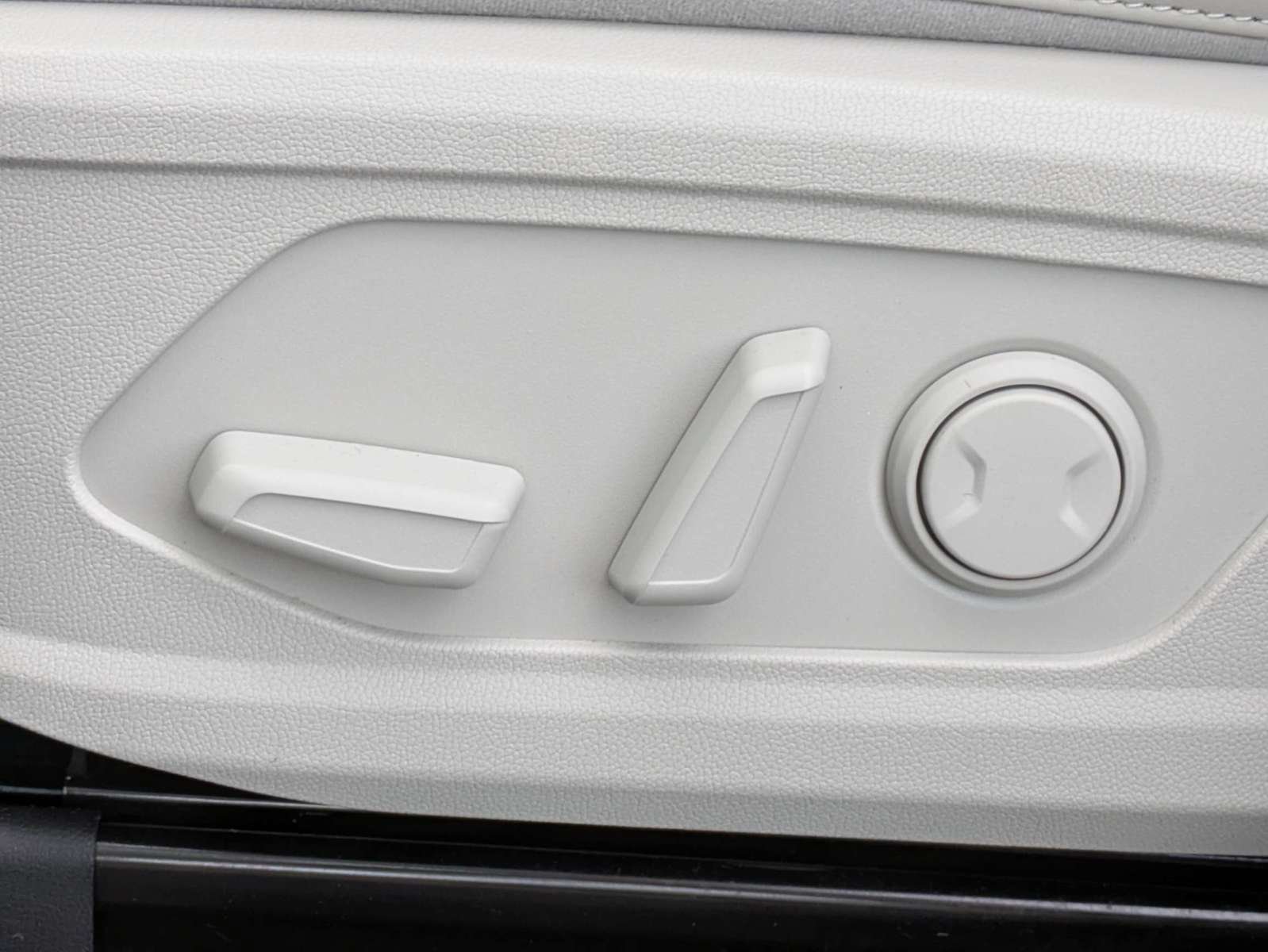 Certified 2026 Kia Sorento EX FWD image 18