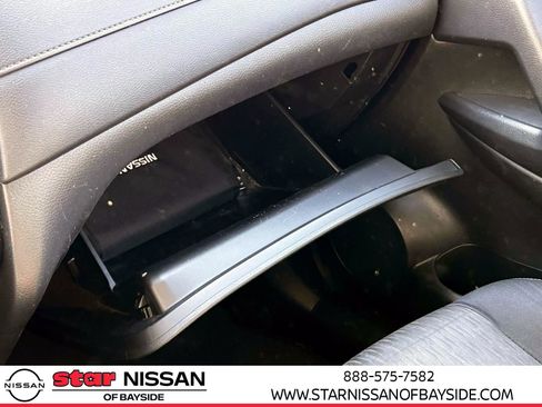 Used 2017 Nissan Rogue SV image 33