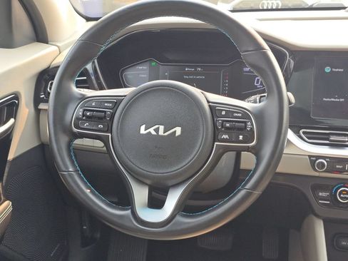 Used 2022 Kia Niro Touring Special Edition FWD image 19