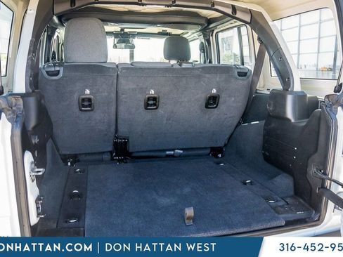 Used 2024 Jeep Wrangler Unlimited Rubicon image 30