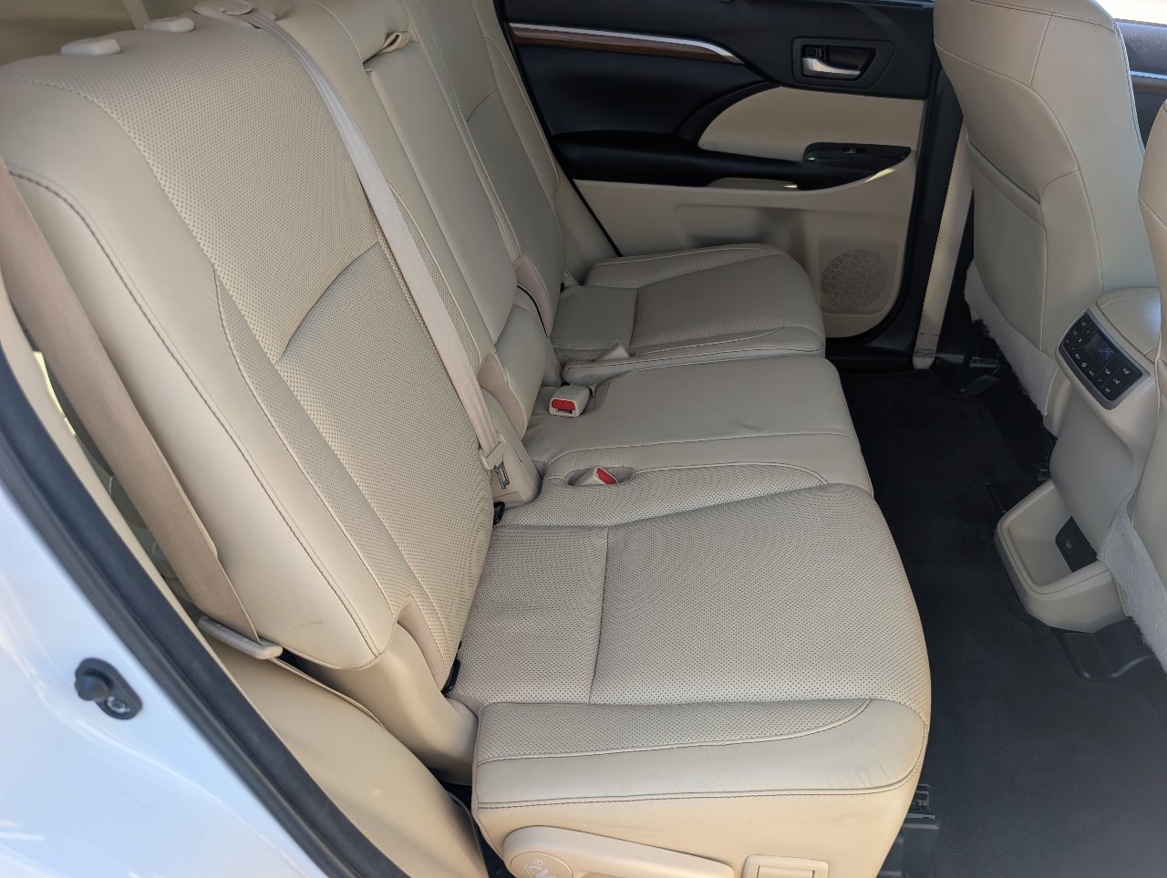 Used 2017 Toyota Highlander Limited Platinum FWD image 5