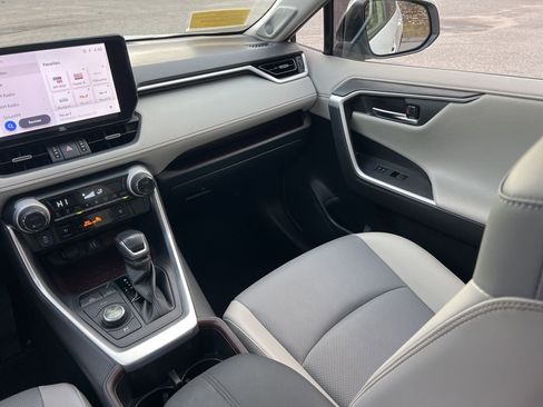 Used 2023 Toyota RAV4 Limited image 24