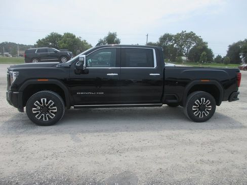 New 2026 GMC Sierra 2500 Denali Ultimate AWD/4WD image 10