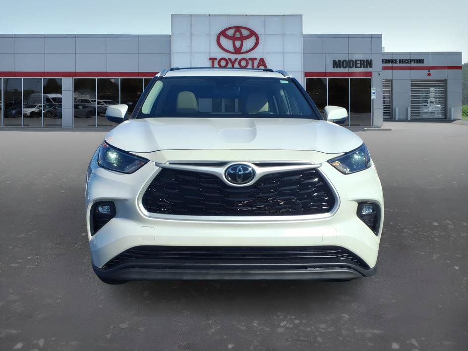 Used 2023 Toyota Highlander XLE FWD image 8