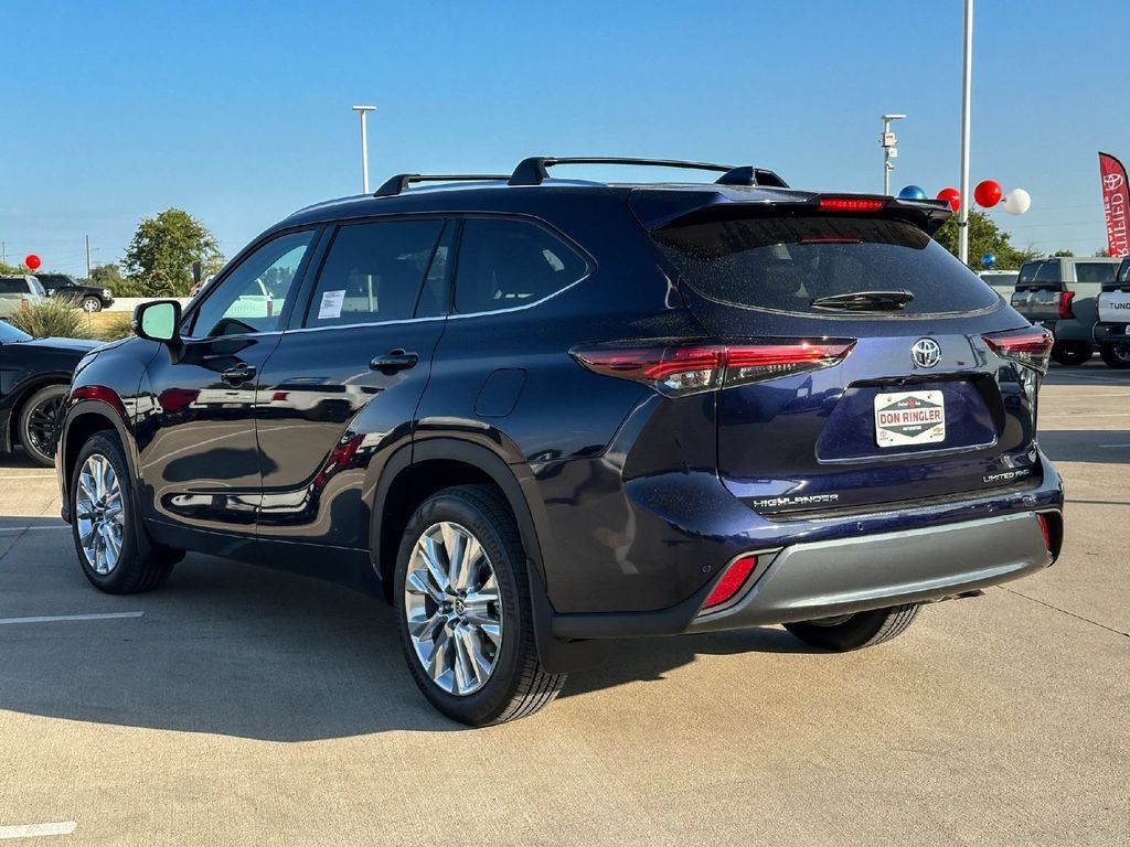 Used 2026 Toyota Highlander Limited AWD/4WD image 6