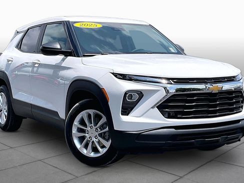 Used 2025 Chevrolet TrailBlazer LS w/ LS Convenience Package FWD image 3