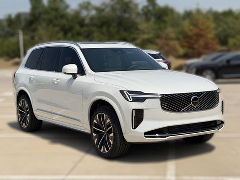 New 2026 Volvo XC40 B5 Plus w/ Climate Package AWD/4WD image 4
