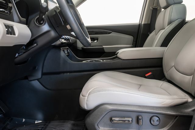 Used 2025 Honda Pilot Touring image 12
