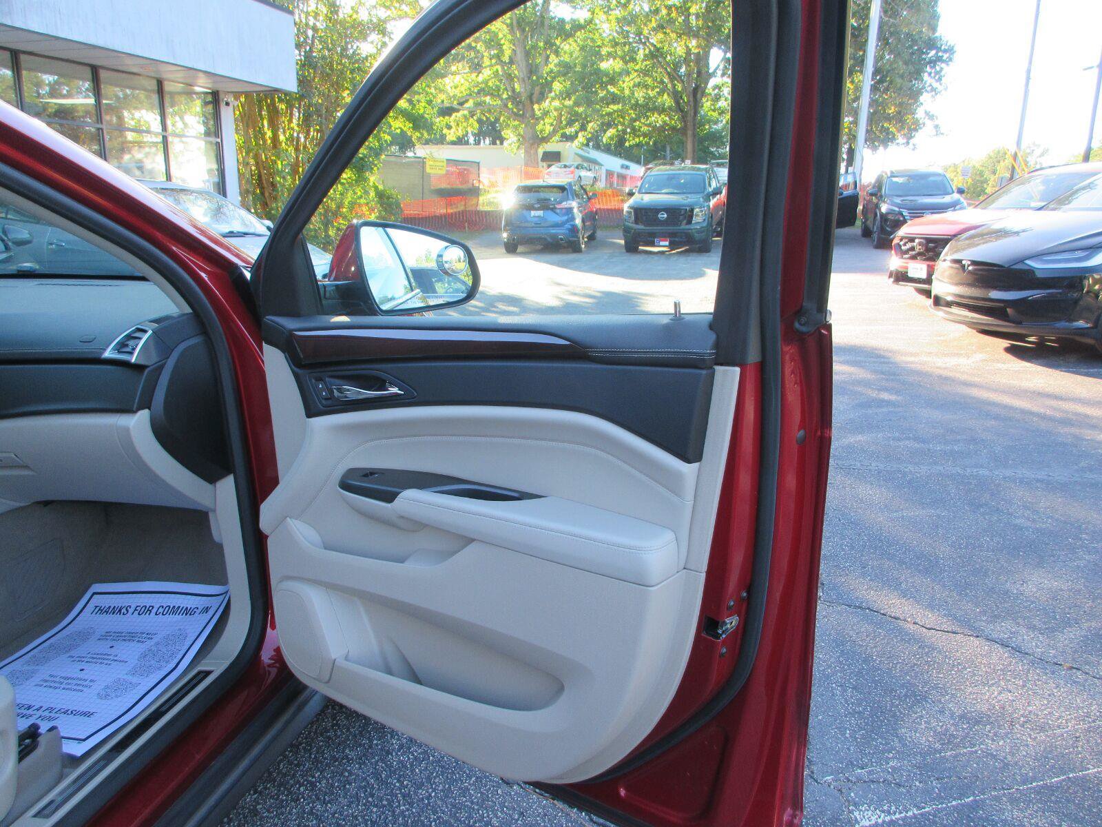Used 2012 Cadillac SRX Luxury FWD image 16