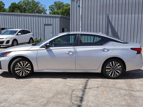 Used 2025 Nissan Altima 2.5 SV image 23