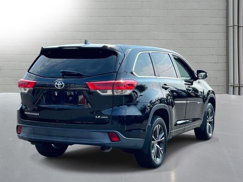 Used 2018 Toyota Highlander Plus AWD/4WD image 6