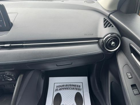 Used 2019 Toyota Yaris LE FWD image 21
