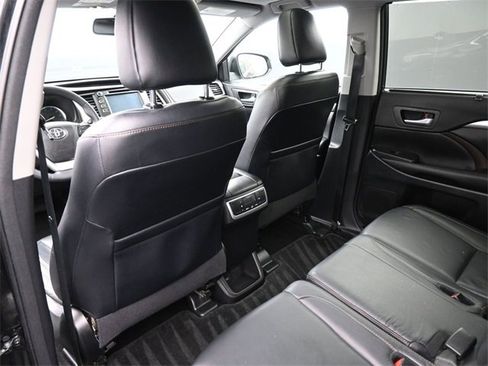 Used 2016 Toyota Highlander XLE image 10