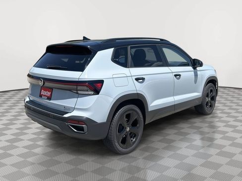 Certified 2025 Volkswagen Taos SE AWD/4WD image 11
