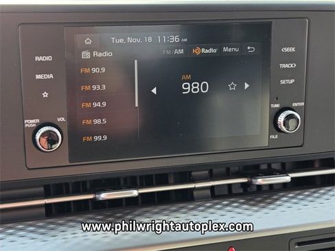 Used 2024 Kia Carnival LX image 19