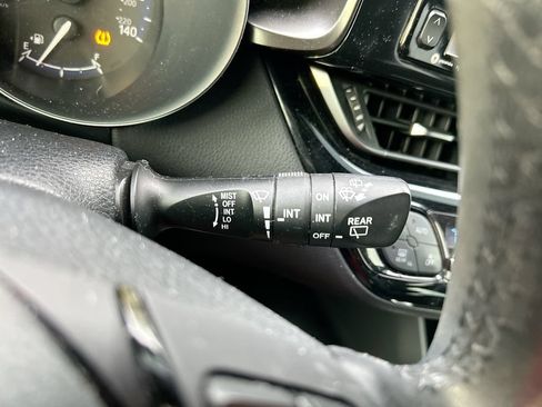 Used 2018 Toyota C-HR XLE FWD image 18
