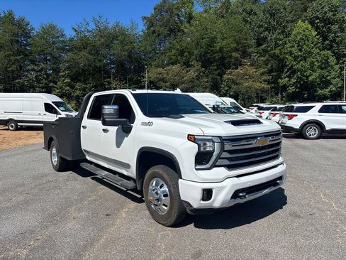 Used 2025 Chevrolet Silverado 3500 High Country w/ High Country Premium Package AWD/4WD image 3